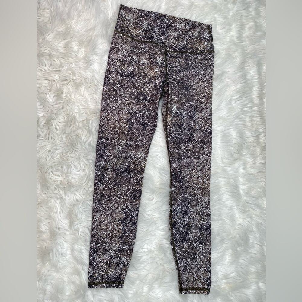 Fabletics PowerHold High Waisted 7/8 Legging Black White Reptile Print‎ Size M